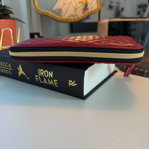 Quilted Red Wallet - Picture 2 of 11